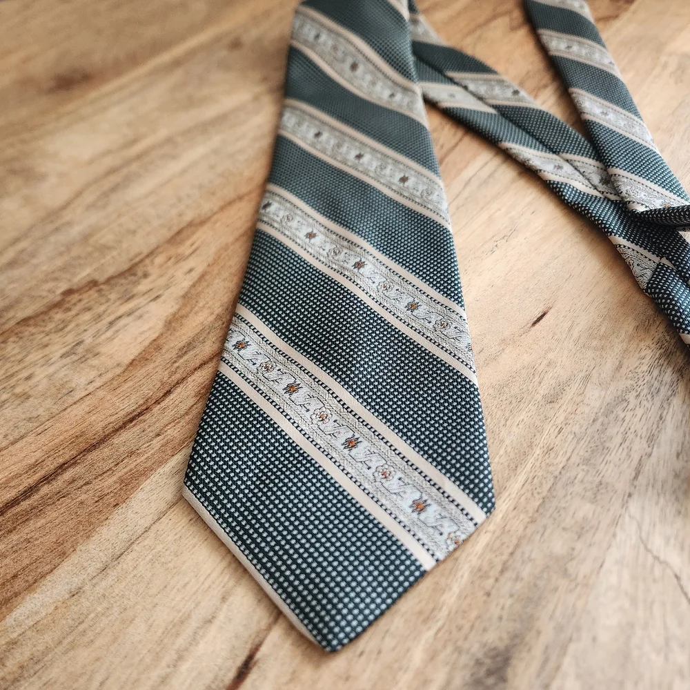 Vintage Montgomery Ward Green and Cream Men's Necktie